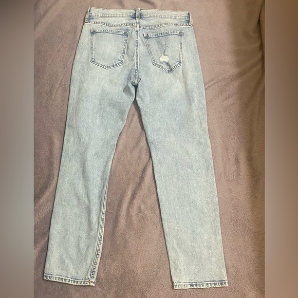 OLD NAVY BOYFRIEND MID-RISE DISTRESSED JEANS. - Picture 4 of 6